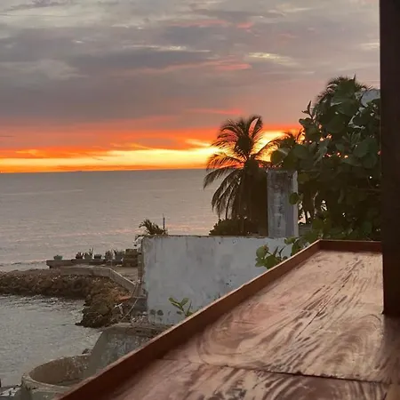 Casa Playera El Laguito Guest house